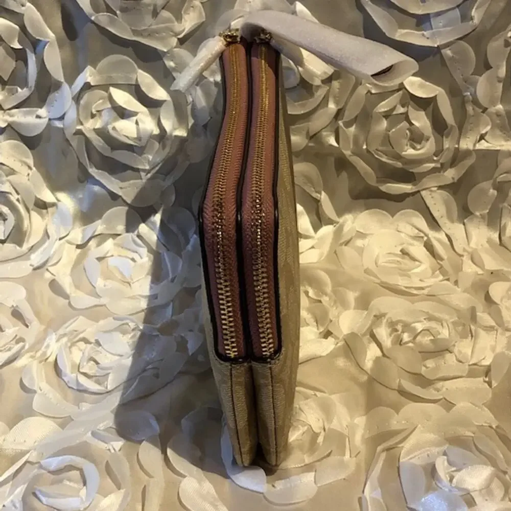 Light Khaki Coach Signature Print Double Zip Corner Wallet Gold Hardware NWT - Picture 6 of 6